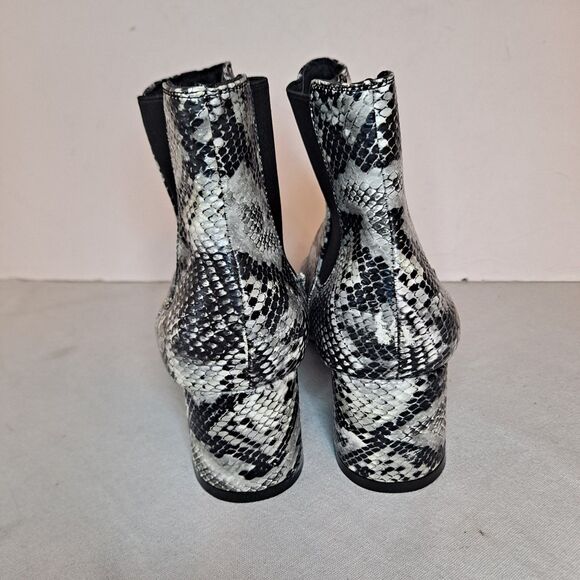 Boohoo Snake Print Chelsea Boots Women's 6 Black White Faux Leather Square Toe - Picture 3 of 10